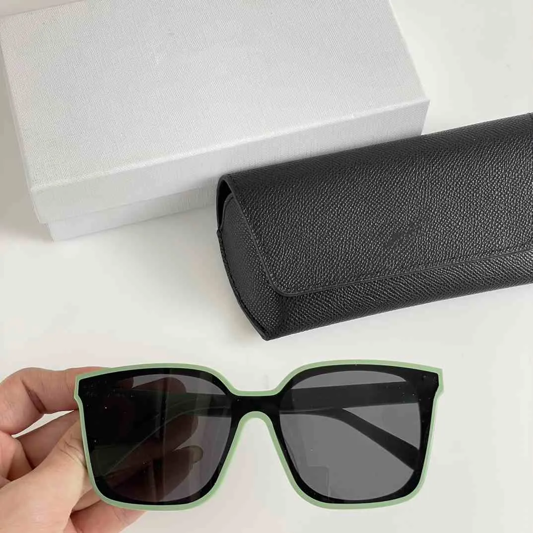 Nouveau créateur de luxe Fashion Sunglasses Frames Men Hommes Design Mens Sunlgass pour les femmes Transparent Lens Clear Protection Cadre à la mode