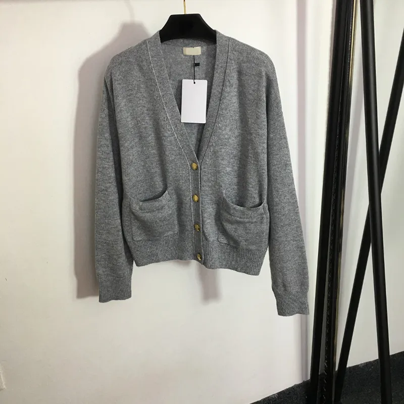 Вязаные свитера с V-образным вырезом, женские кардиганы больших размеров, дизайнерское пальто с двойным карманом, 2 цвета, мягкий на ощупь свитер