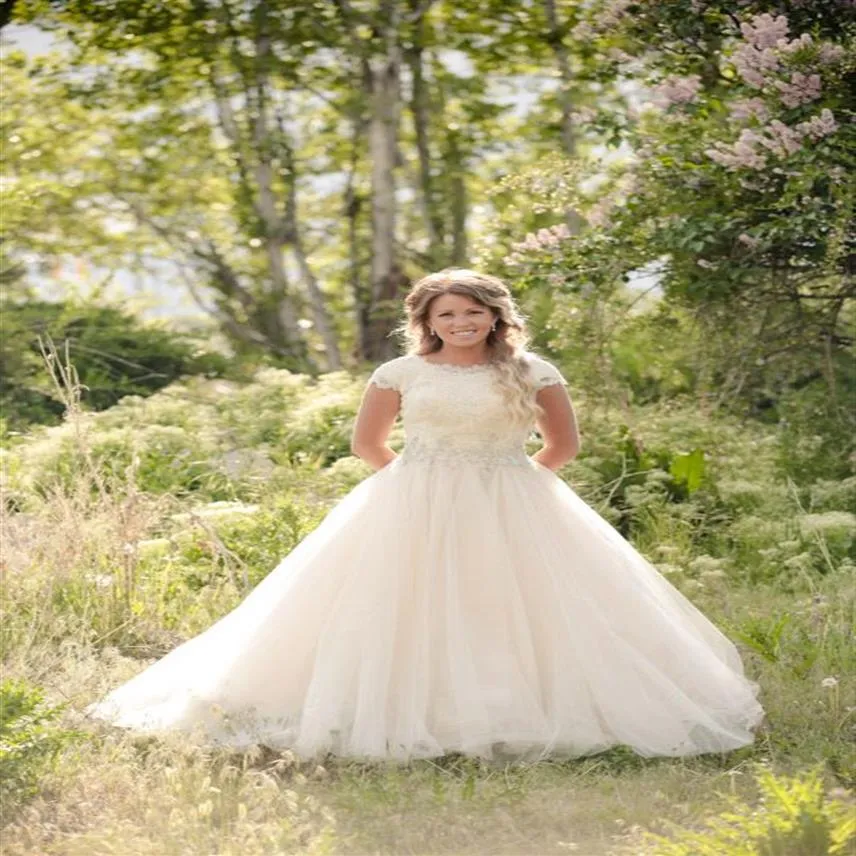 2022 Robe de mariée modeste en dentelle avec illusion encolure dégagée manches manches perlées perles tulle robes de mariée trapèze grande taille robe291S