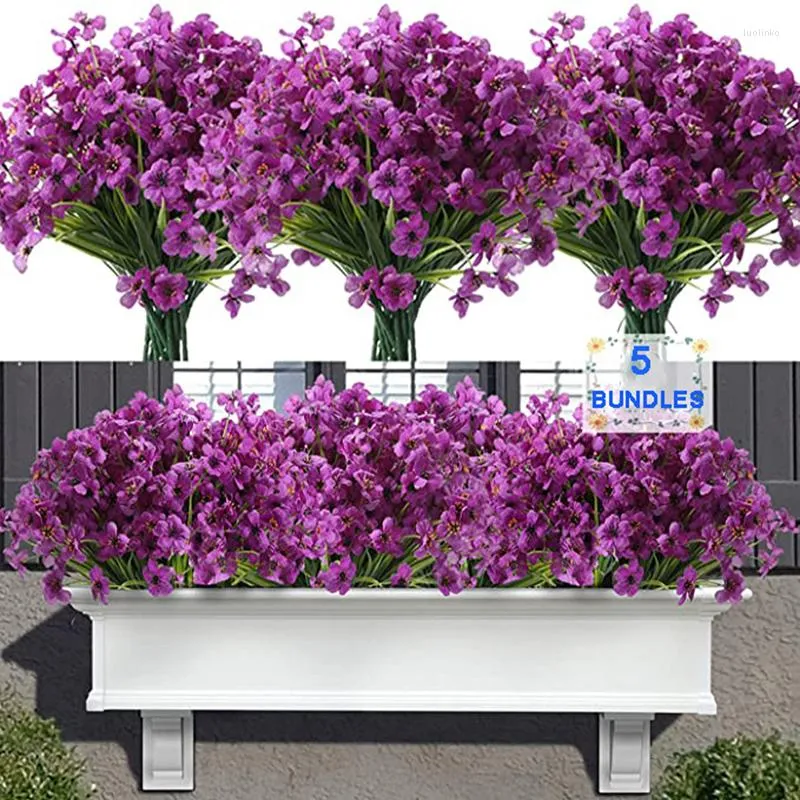 Dekorativa blommor 5 huvuden/set livsliknande violetta konstgjorda för utomhusdekor UV -resistenta falska växter utanför verandan bröllopsdekoration