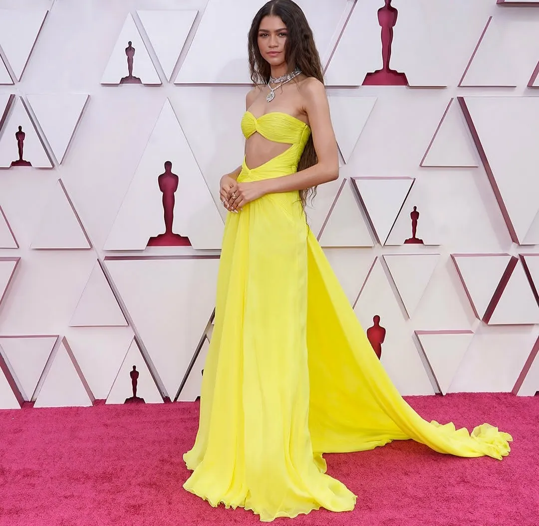 Abiti da sera in chiffon giallo a lungo sexy con abiti da celebrità senza manico