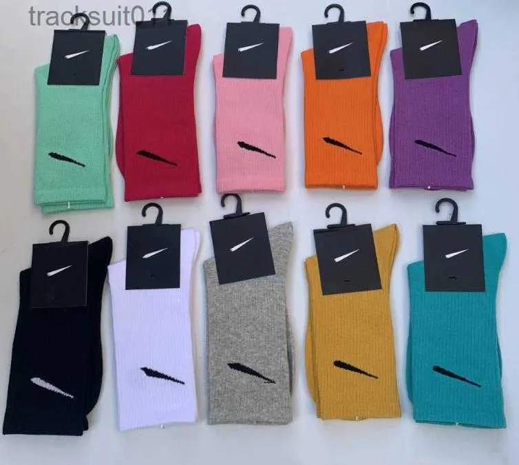 Skarpetki męskie Socks Sports Women Mężczyźni Zabawne słodkie dziewczyny szkolne bawełniane haft haft kolorowe kobieta projektant marki retro białe krótkie skarpetki l230919