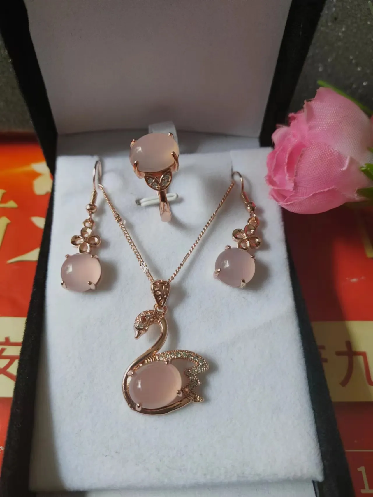 Pendant Necklaces Factory Wholesale Gao Bing925Silver Inlaid Rose Chalcedony Peace Buckle Suit Pink Agate Ring Earrings NecklacePendant
