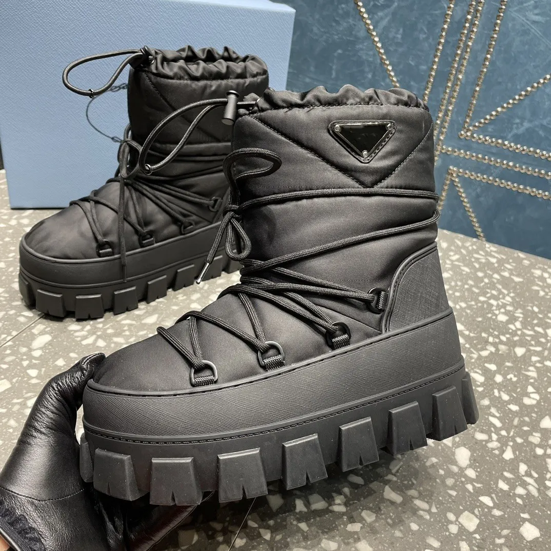 Prade Shoes nylon Gabardine Apres Ski Boots Puffer Верхний с шнуркой съемной накладки складки платформы для платформ треугольники Дизайнер Снежный ботинок