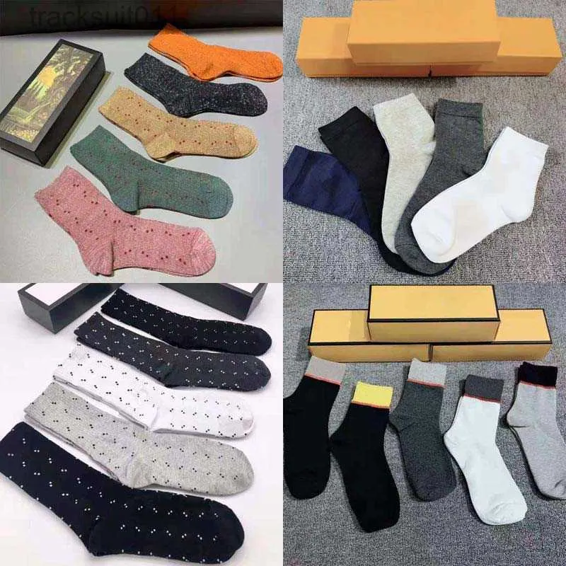 Herrstrumpor Klassiska brevstrumpor för män Kvinnor Stocking Fashion Ankel Sock Casual Sticked Cotton Candy Color Letters Tryckt 5 Par/Lot Come with Box L230919