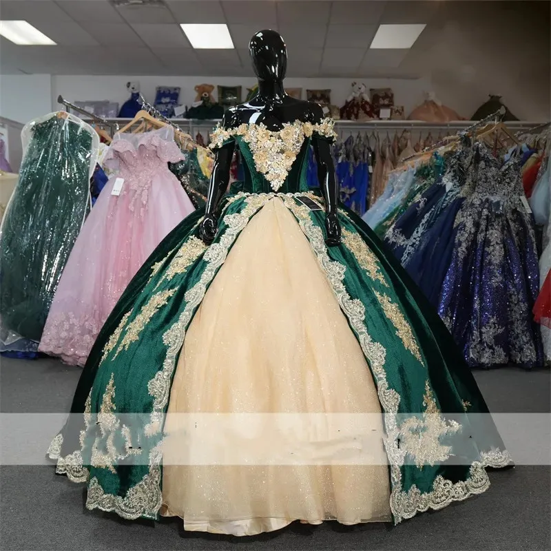 Mexikanisches grünes Ballkleid Quinceanera-Kleider schulterfrei, Blumen, Spitze, Applikationen, Strasssteine, süßes 16-Kleid, Vestido De 15 Anos