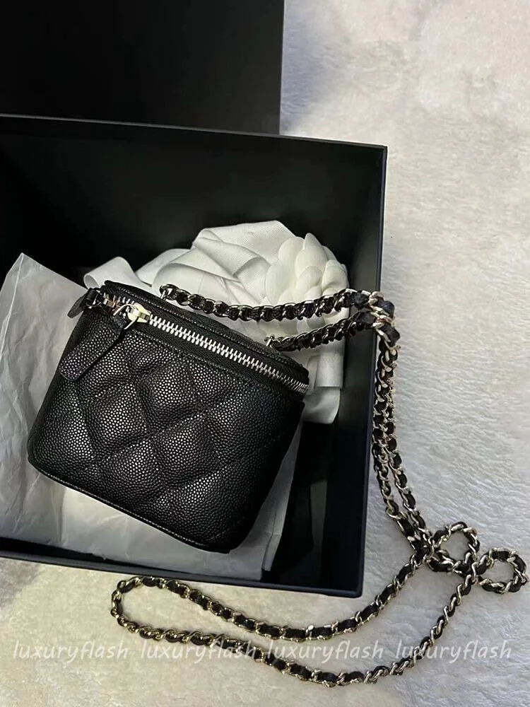 L Women Crossbody Bags Shoulder Handbags Designer Luxury Mini Portable Cosmetic Lipstick Bag Sheepskin Black Ladies Fashion Small Purses Golden Ball Chain 11cm 10A