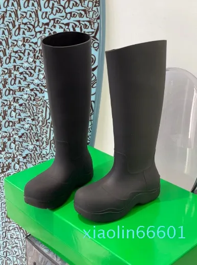 Bottes épaisses classiques à la mode, chaussures de pluie entières en usine de gelée de caoutchouc, 2023
