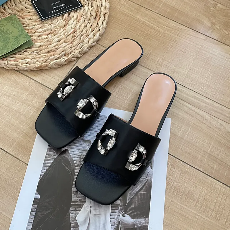 New Flat Bottom Couple Slippers Luxury Designer Classic Letter Rhinestone Two Styles of Sandals Leather Large Sole Slingback Non slides Couple House Slippers