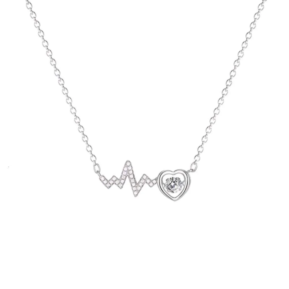 Luxe Lumière Mode Personnalité ECG Smart Titane Clavicule Chaîne Style Féminin Tendance Micro Incrusté Amour Pendentif Collier Bijoux