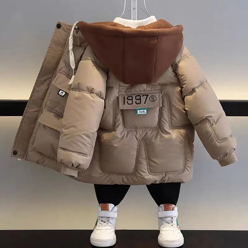 Kurtki ciepłe ILDren S Parkas Boys Winterts Modna moda Zakapor Grutuje się Kids Winter Outdoor Płaszcz Baby Parka 230918