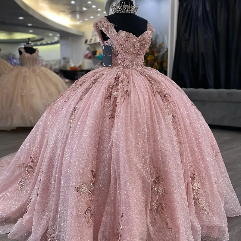 Różowa błyszcząca suknia balowa sukienka Quinceanera Tiulle Koraliki Aplikacje koronkowe kwiaty z ramię słodki 15 16 urodzin Formalne