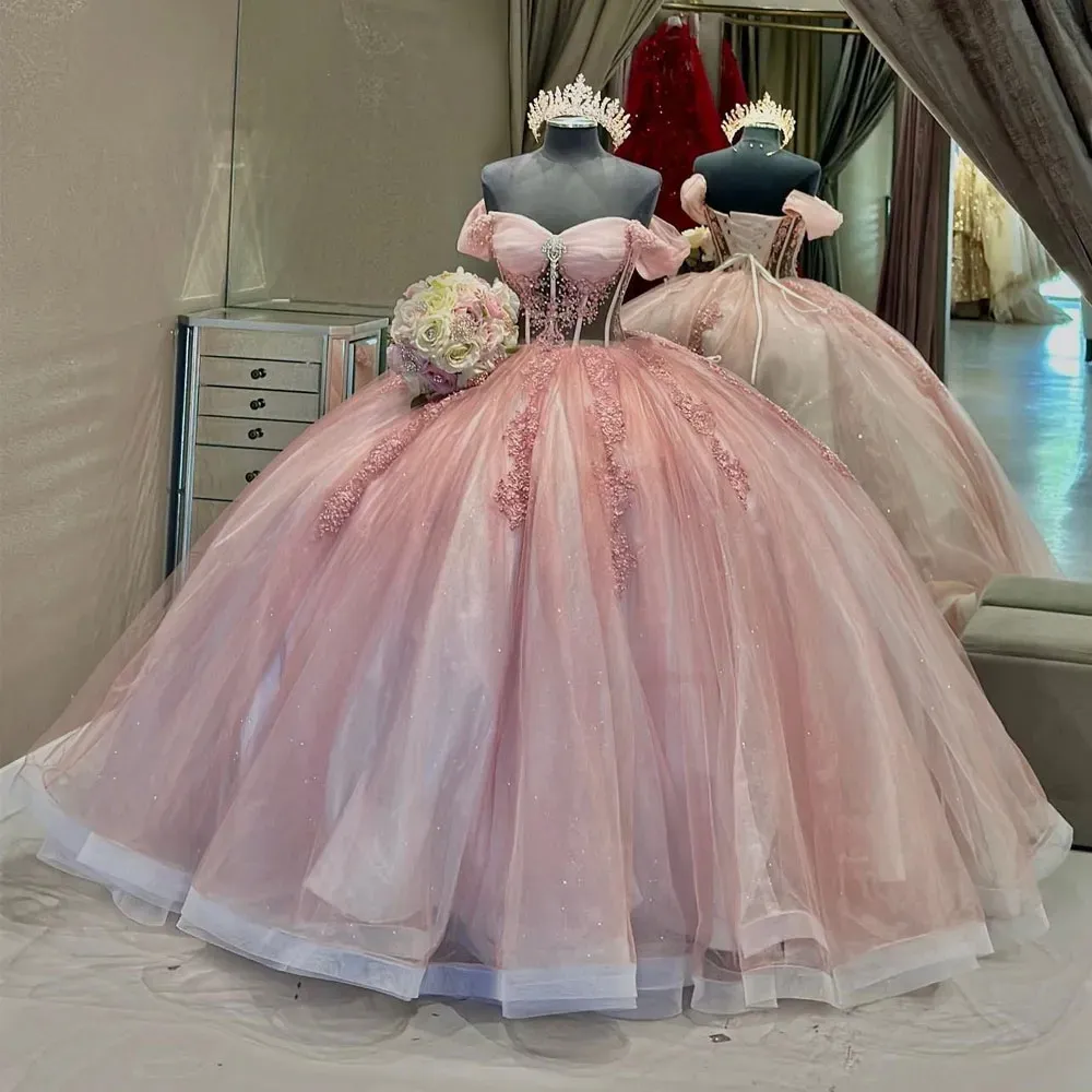 Розовые платья Quinceanera с открытыми плечами, 2024 г., корсет на шнуровке с косточками и аппликацией принцессы Sweet 15 Vestidos Debutante 322