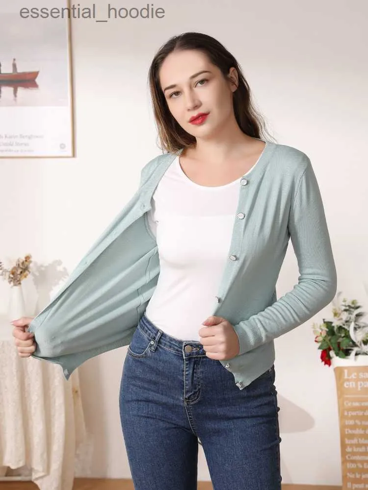 Blouses pour femmes Chemises Tricot Recadrée Col en V Tricoté Dames Pulls Vêtements d'extérieur Cardigan Blouses Femme Noir Manteau Femme Printemps 2022 Pulls L230919