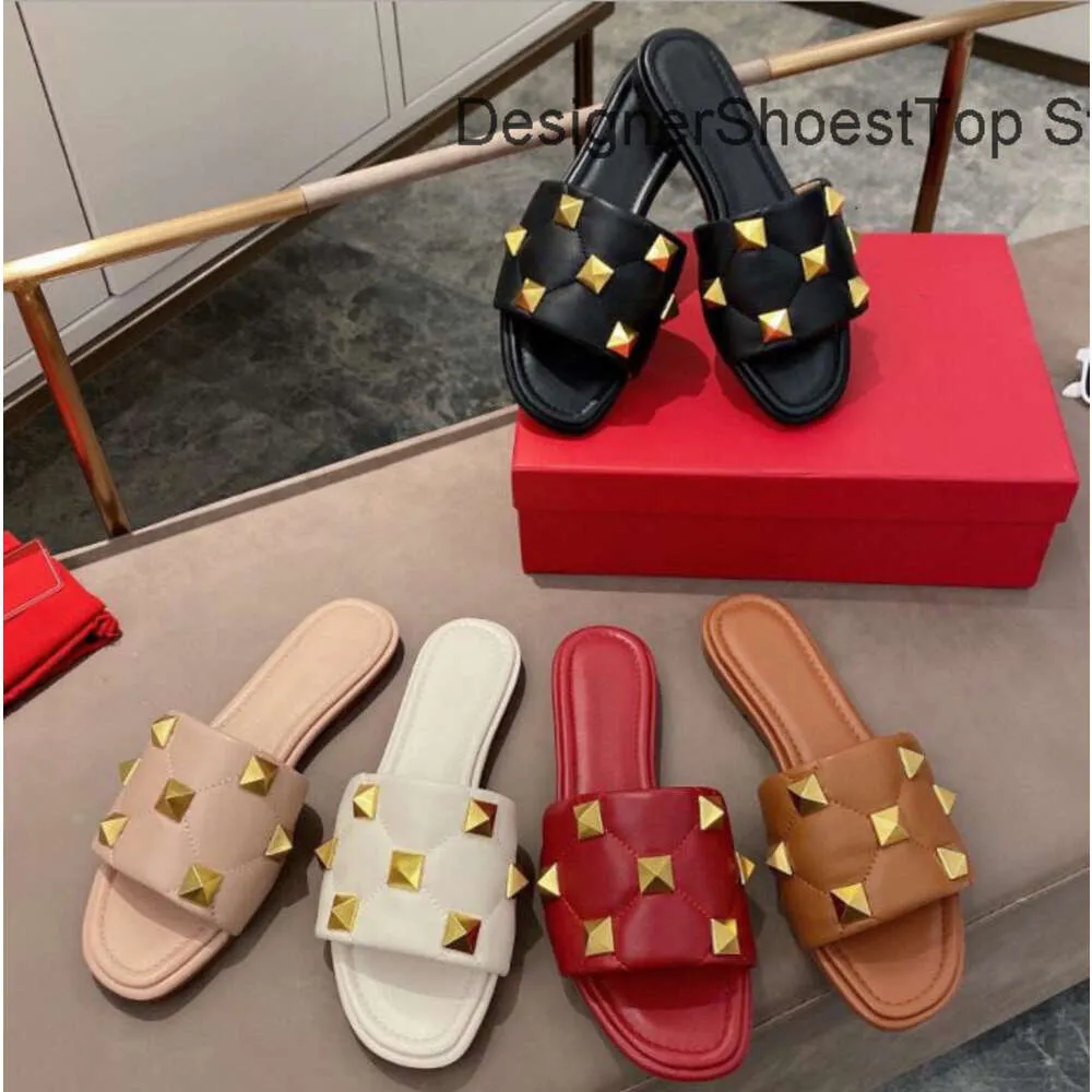 Mulheres de luxo chinelos masculinos verão praia chinelos de couro genuíno-homens rebite chinelo flip flops sapatos atacado para sandálias mulher casual plana slides tamanho35-42