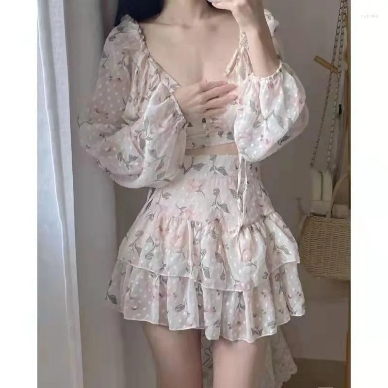 Vestidos de trabalho estampados com decote em v manga comprida sem costas tops curtos conjuntos de duas peças saia de bolo de flor fina mini top e linha a verão