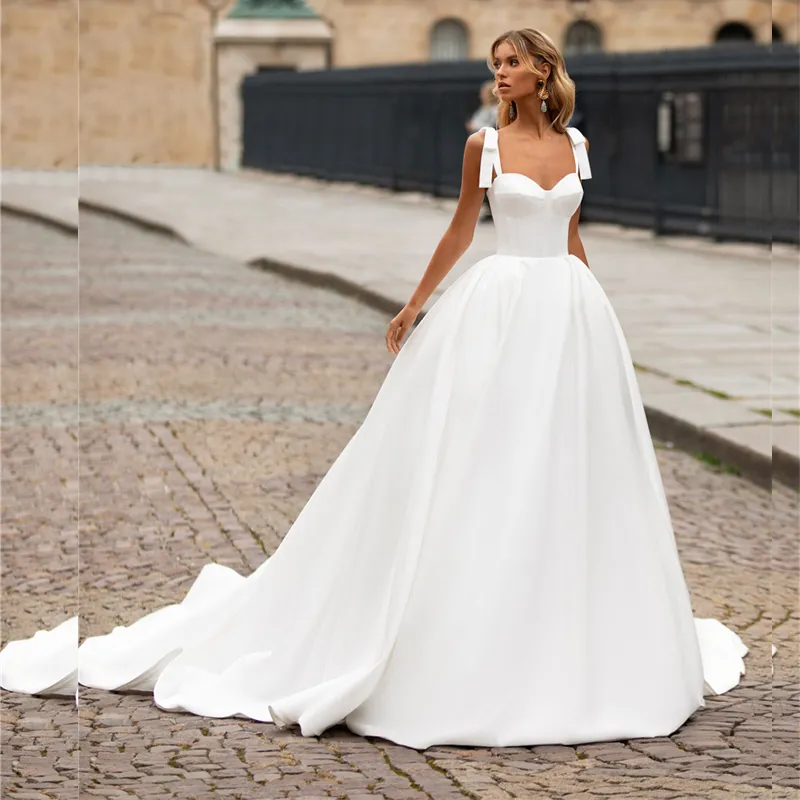 Abito da sposa semplice in raso morbido con linea a trapezio con spalline Abito da sposa con corsetto e fiocco per la sposa