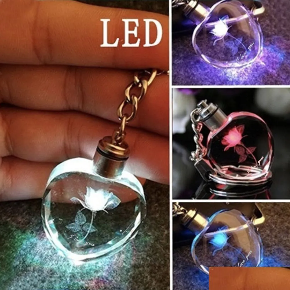 Partybevorzugung 1 Stück quadratisches romantisches Herz Kristall Rose Blume LED-Licht Charm Schlüsselanhänger Schlüsselanhänger Schönes kleines Geschenk für Drop-Lieferung nach Hause GA DH1ZF