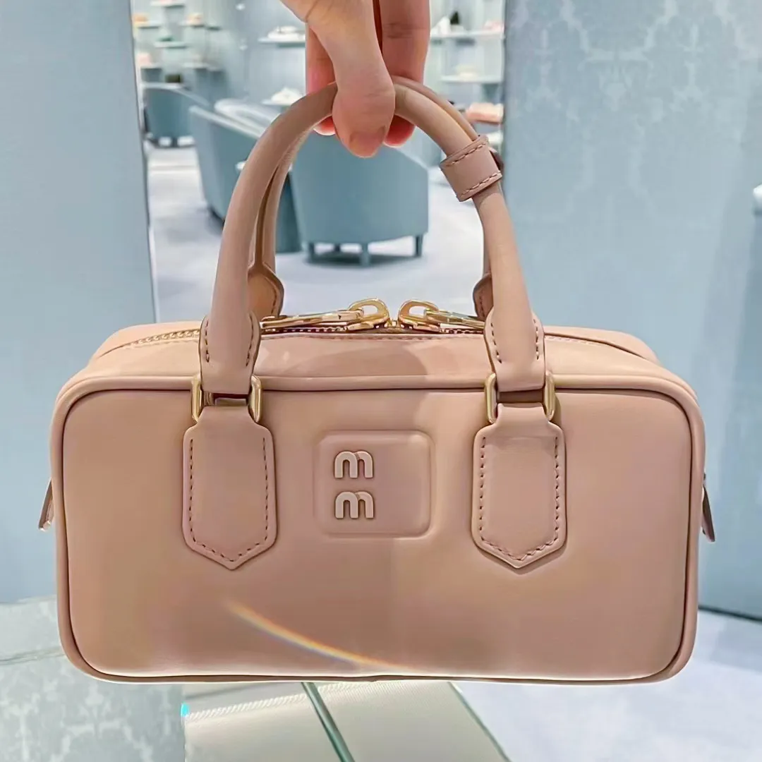 Зеркало качество роскошная сумочка дизайнерская сумка Arcadie Lolita Bowling Pochette Swick Swork 10a модная женщина сумка для ремня перекрестная багет -багет Mens Mens Evel Clutch