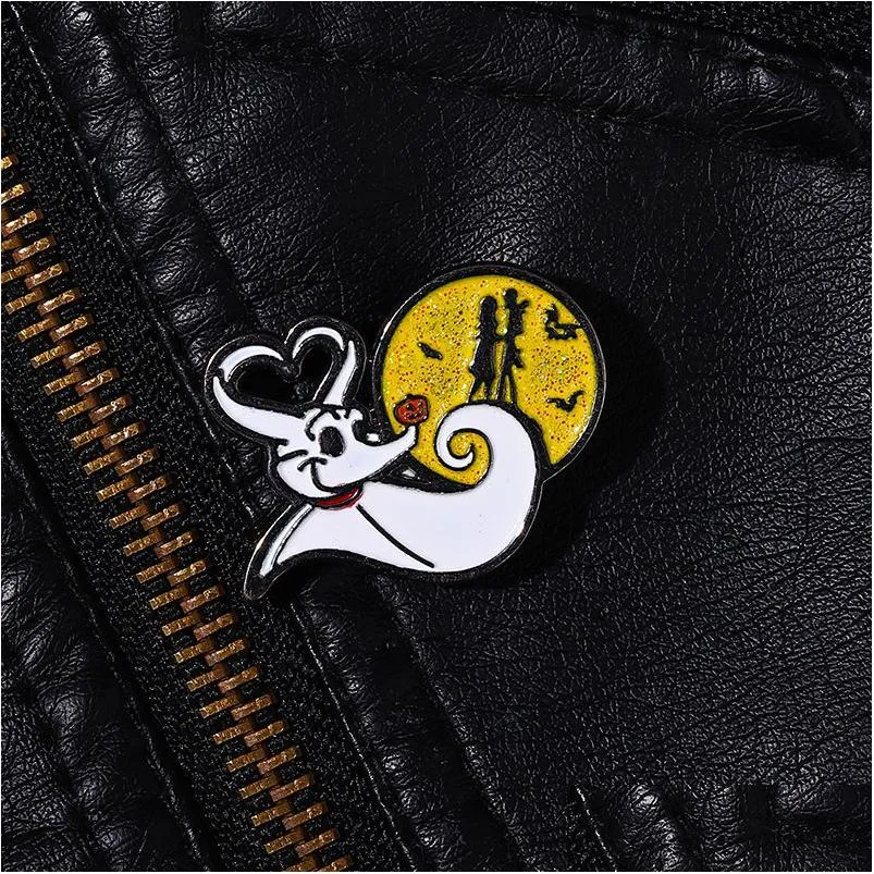 Pins broches halloween assustador fantasma noite broche de natal bonito filmes jogos duro esmalte pinos coletar desenhos animados mochila chapéu b dhilm