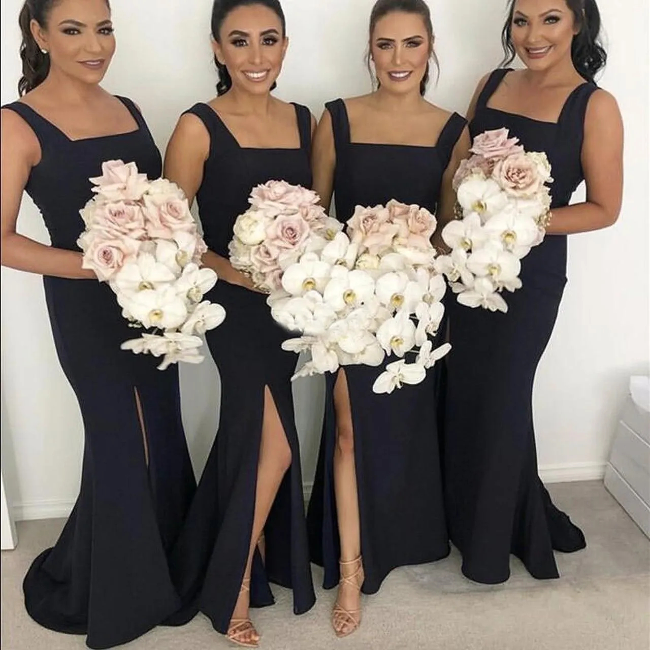 2023 Robes de demoiselle d'honneur de sirène noire côté carré fendu balayage train robes de soirée d'invité de mariage robe de demoiselle d'honneur simple personnalisé pas cher