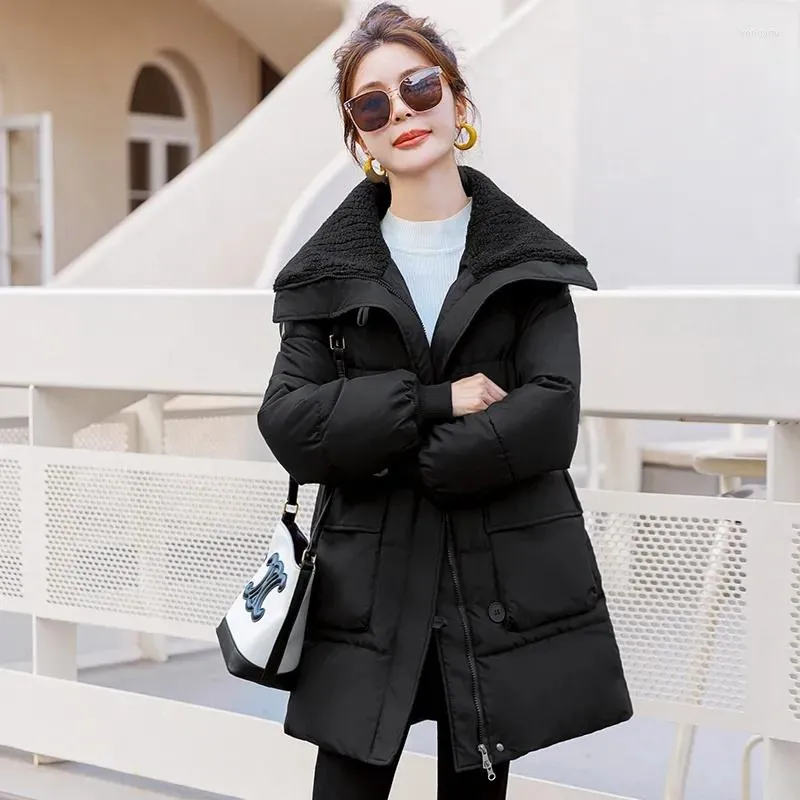 Trench da donna Giacca imbottita in cotone Parka coreano Inverno 2023 Piumino da donna Cappotto lungo spesso sottile con risvolto Capispalla da donna