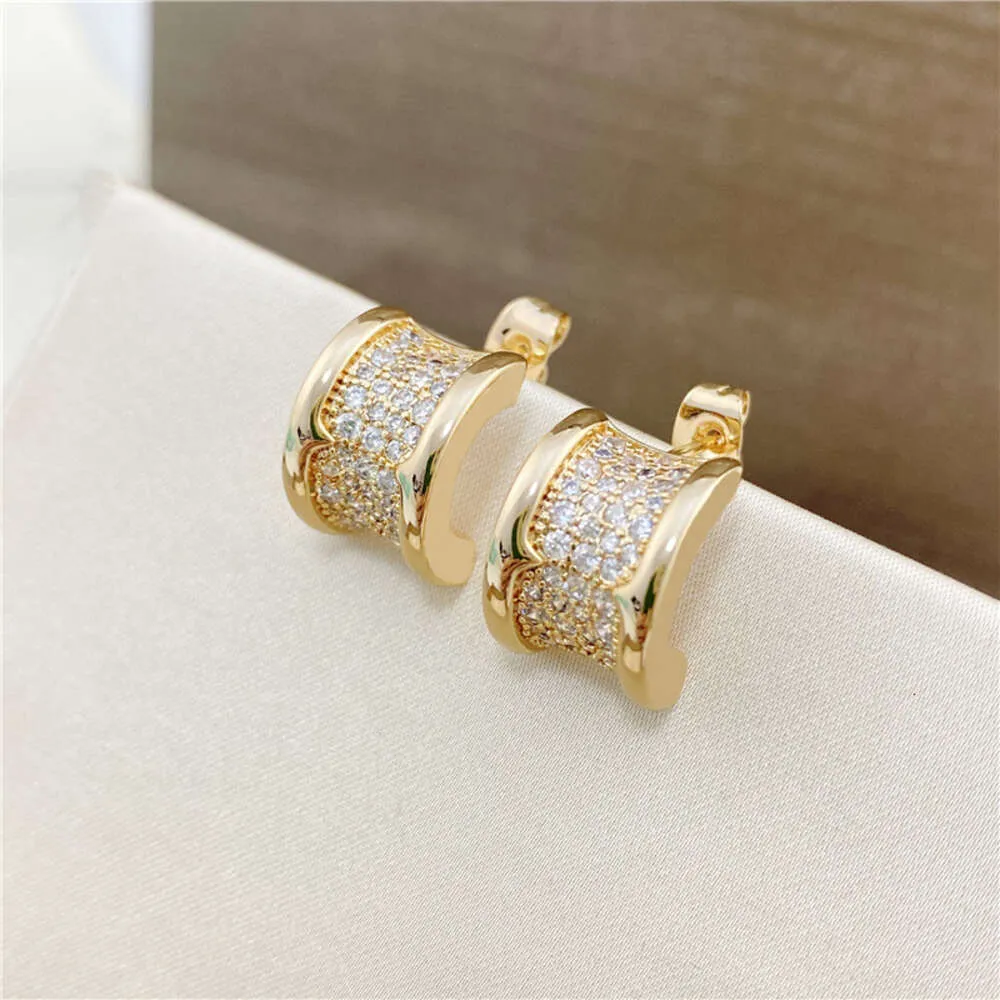 T GG brincos designer bugarl cintura cheia de diamantes brincos de caridade 18k pequena menina vermelha brincos elegantes e versáteis