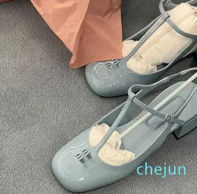 Sandales femme été mode tempérament cuir verni chaussures pour femmes bouche peu profonde à talons hauts