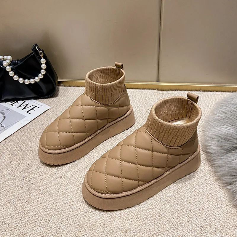 DHgate Womens Black and Beige Chain Soft Sole Round Thick Sole Warm Fur Snow Boots Designer Casual Cotton Shoes Shoes Accessories