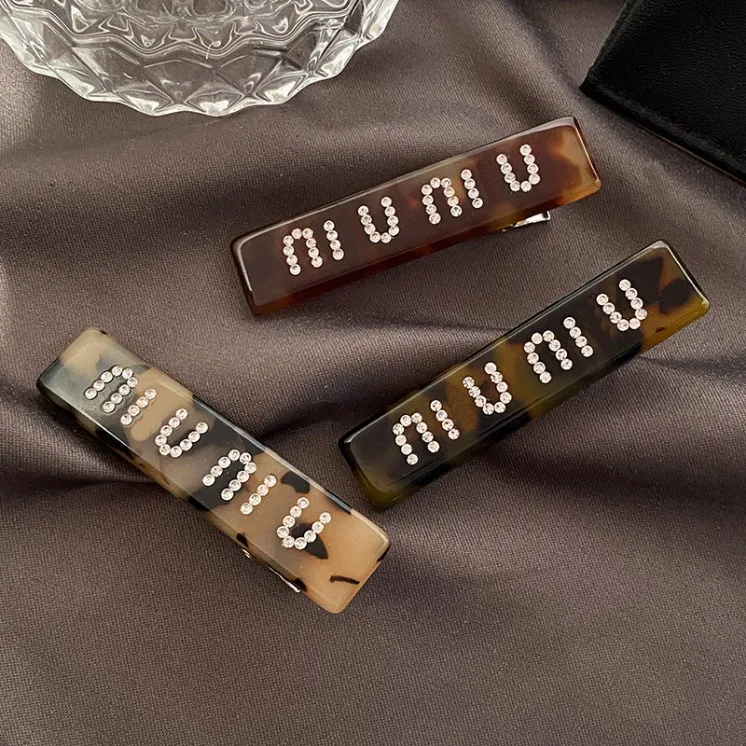 Vintage Miu -ontwerper Barrettes Classic Fashion Simple Design Diamond Barrettes Charm Women Duckbill Hair Clips Nieuwe Love Gift Hairjewelry