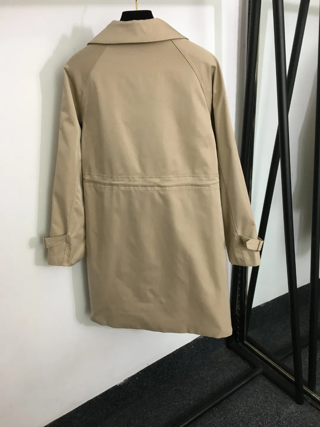 Kvinnors trenchockar Autumn Ankomst Casual och elegant Khaki Midlength Coat med avslappnade mogna vibbar 230920