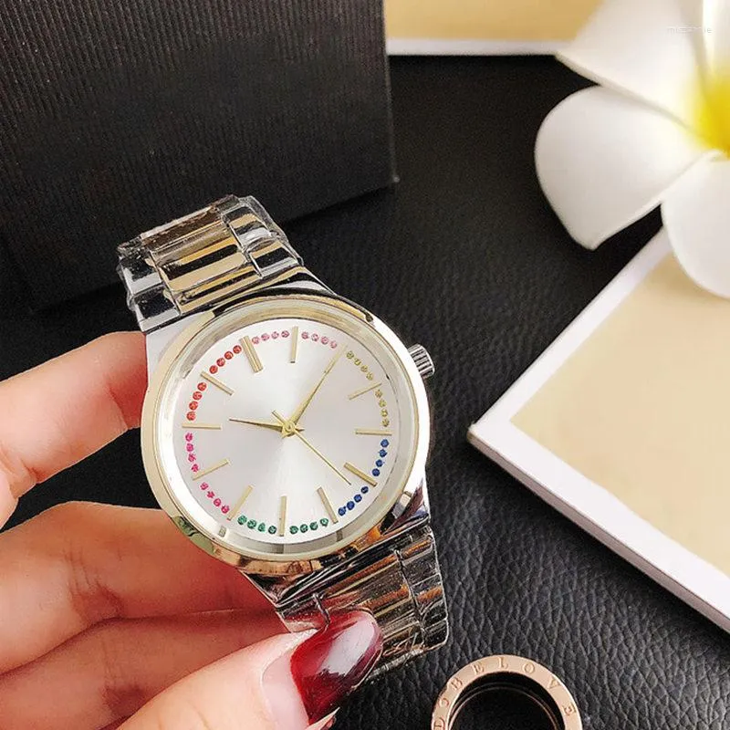 腕時計最高品質のステンレス鋼のレディースウォッチクラシックスタイリッシュな高級時計クォーツ女性時計ギフトリロジパラミー