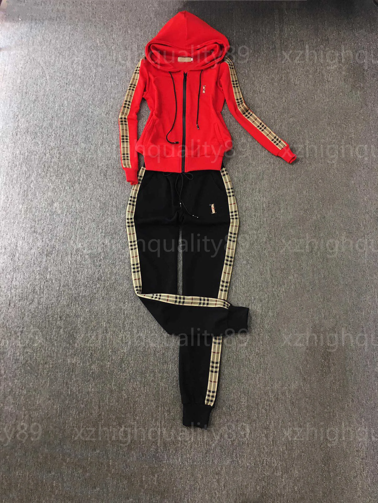 2 Piece Set Women Tracksuit Designer Tracksuits Womens Sweat Suits Casual Red Long Sleeved Hooded Jacket Black Sweatpants Fashion Designers Top And Pants Sets