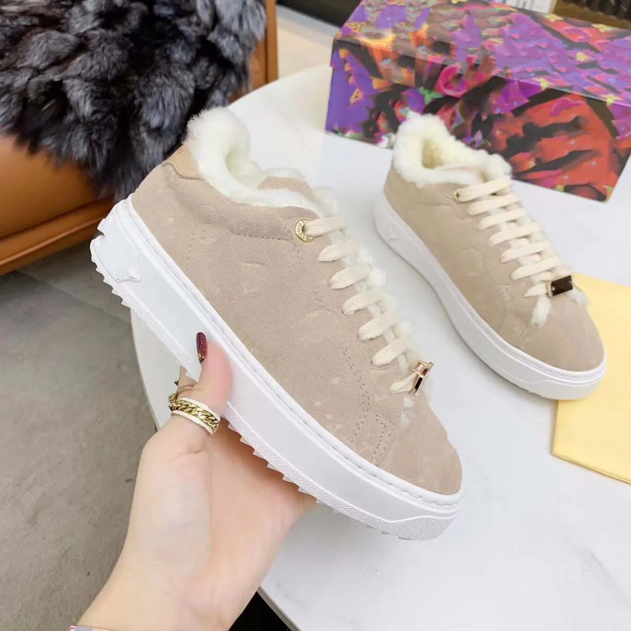 Tasarımcı Ayakkabı Time Out Sneaker Düşük En İyi Kış Yün Kürk Kürktü Time Out Casual Ayakkabı Kadınlar Kauçuk Baskılı Buzlu Deri Klasik Eğitimler Döngü İtalya Ayakkabı 16