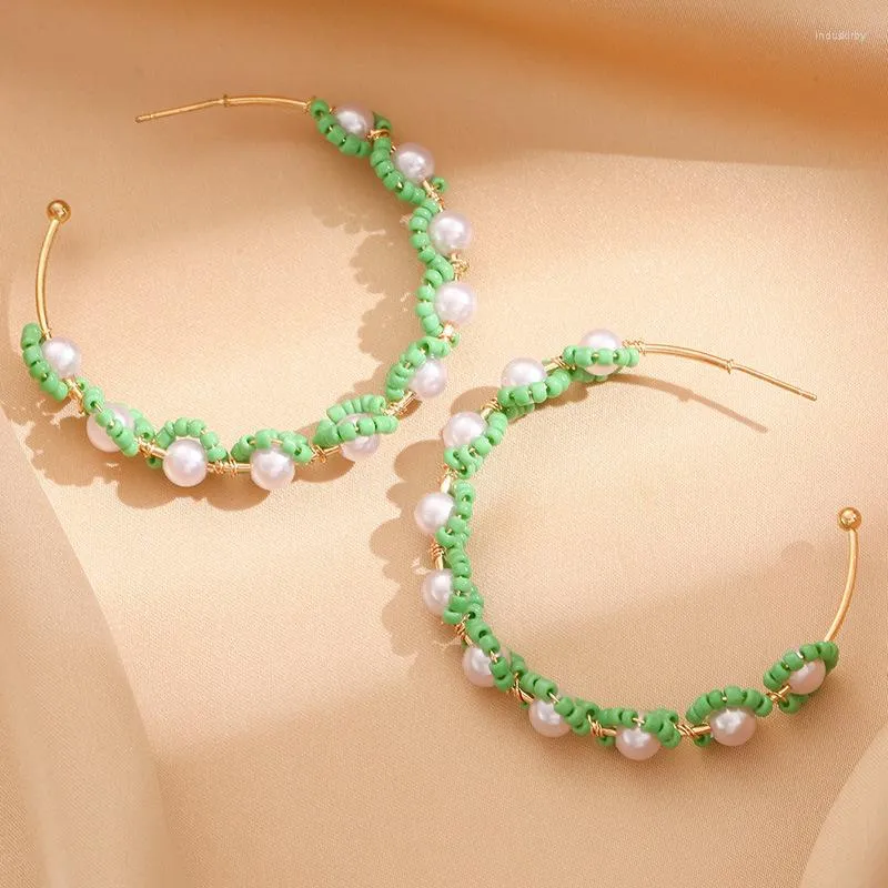 Boucles d'oreilles pendantes en forme de C, perle de riz, tricot à la main, alliage en forme de C, mode bohémien, originalité Simple, forme de fleur perlée