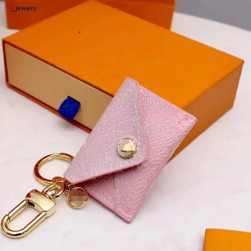 Tasarımcı Unisex Mektup Cüzdan Keychain Keyasyon Moda Çanta Kolye Araba Zinciri Cazibe Pembe Çiçek Mini Çanta Aksesuarları Toz çantası