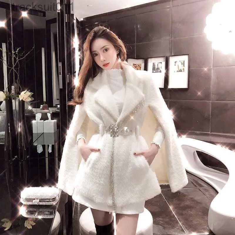 Women's Cape Autumn Winter New White chic Beaded Elegant Warm Velvet Faux Fur Cloak Jacket For Women Bat Streetwear Abrigos Mujer Invierno L230920