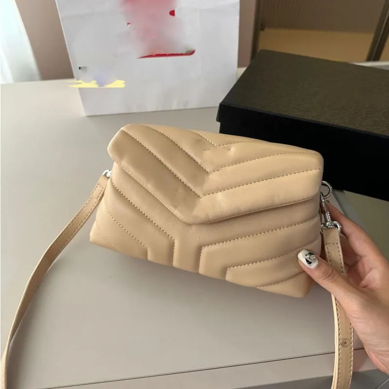 Designer Crossbody Bag axelväska Kvinnor Purses Coin Bag Luxurys små handväskor Klassiska klaffvågmönster broderi tråd 5a topp q kgju