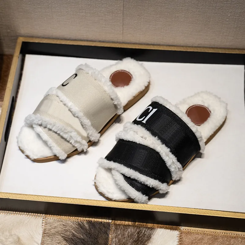 Scivoli pelosi di lusso Pantofole Cholo in pelliccia di design Sandali piatti fuzzy per la casa Infradito soffici e carini femminili per scarpe da pantofola in shearling da donna taglia 36-42