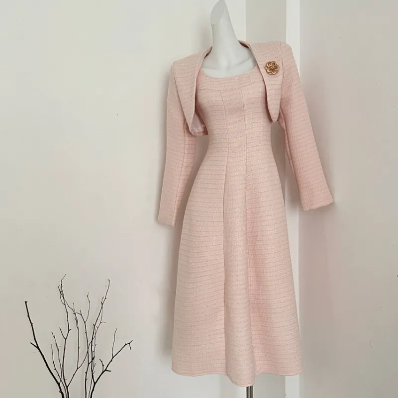 Vestido de dos piezas Otoño francés rosa chaqueta de manga larga sin mangas dama traje dulce elegante pequeño fragante dos piezas tweed conjunto de mujeres 1723 230920