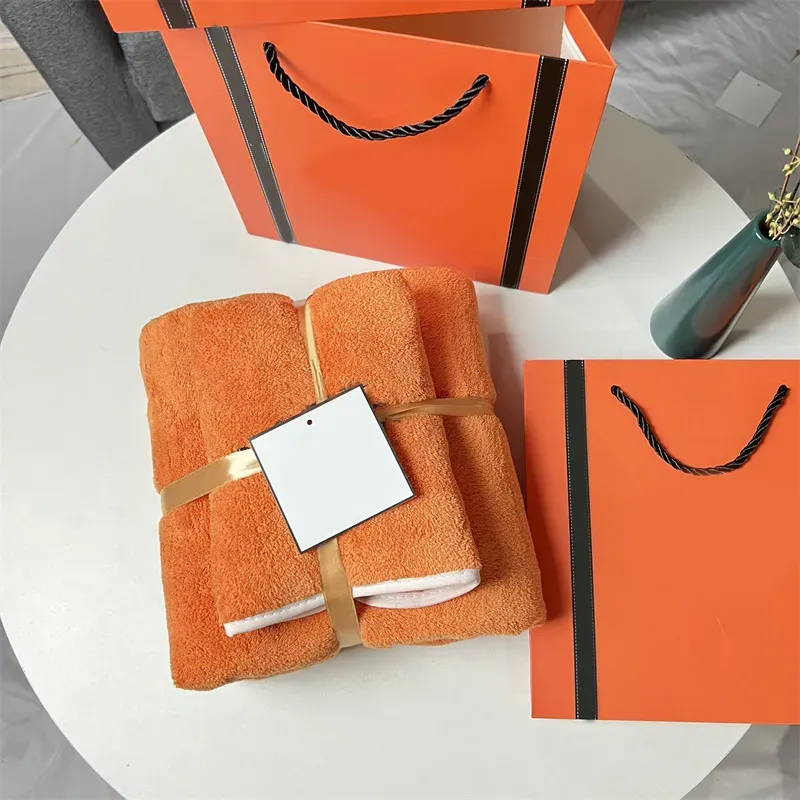 Gelenek Tasarımcı Plaj Havlu Setleri Lüks Banyo Havlu Sadelik Nakış Coral Velvet 2pcs/Set bezi Emici Gri Beyaz Havlu Seti Kadın Adam JF009 C23