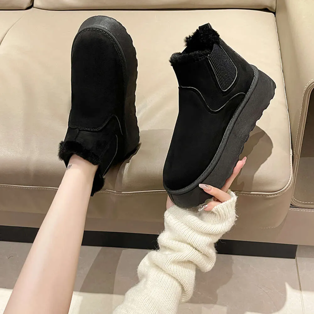 Snow Boots for Women to Keep Warm with One Foot, Leather and Fur Integrated Thick Sole and Cotton Snow Women's Shoes