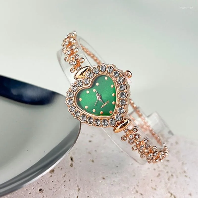 Relojes de pulsera de lujo Vintage Heart Dial Reloj verde Moda Casual Mujeres Cuarzo Rhinestone Pulsera Ladies Drop