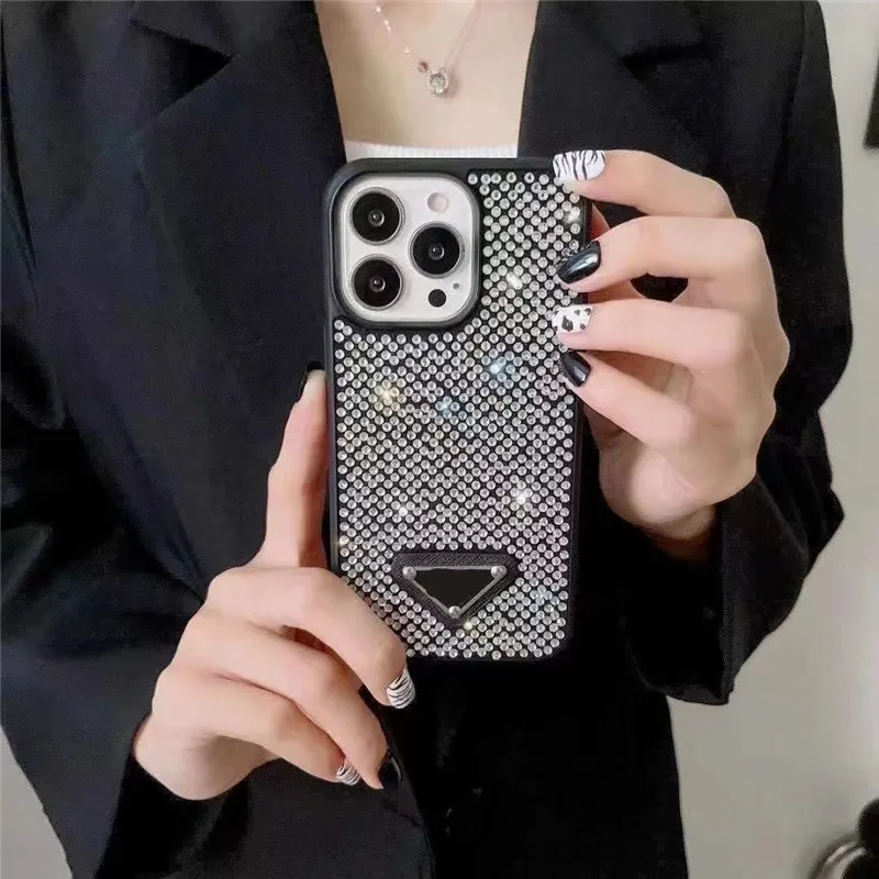 Luxury Glitter -telefonfodral för iPhone 15 Pro Max I 14 12 11 14PROMAX 14Pro Fashion Designer Bling Sparkling Rhinestone Diamond Juveled 3D Crystal Women Back Cover L5
