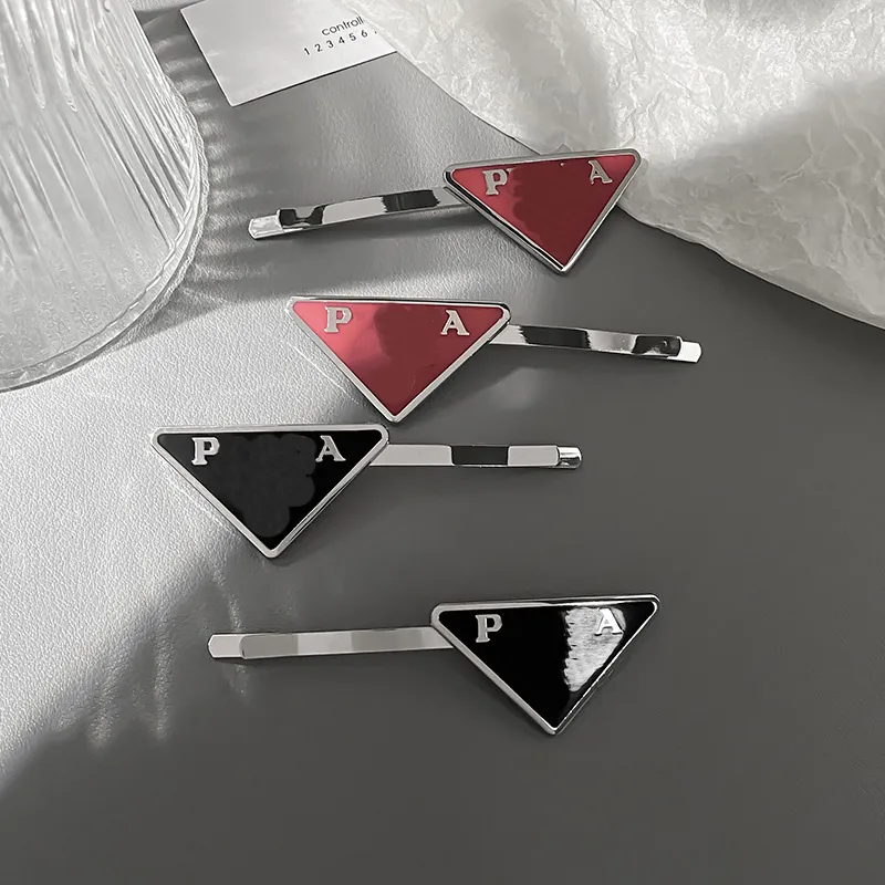 Four color designer hair clip cute girl gift pink Hairclips Brand Luxury Hair Jewelry New autumn black white metal hair accessories Classic Triangle Logo Headwear