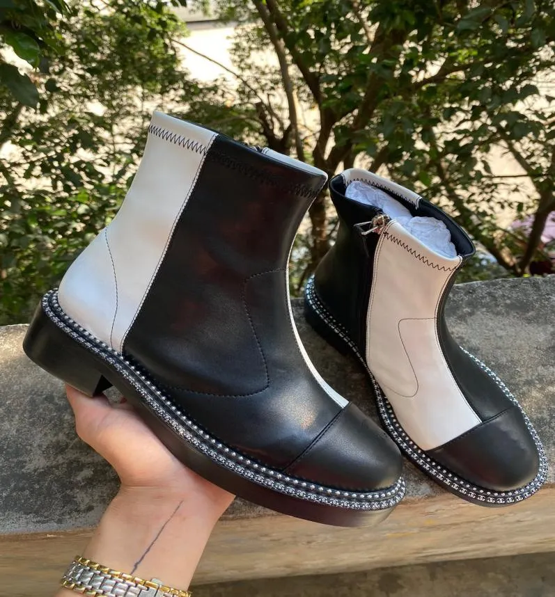 Lyxdesigner Kvinnor Cowboy Boots Fashion Martin Ankel Black Boots Talon Ladies Stage Shoes Flat Heel Size