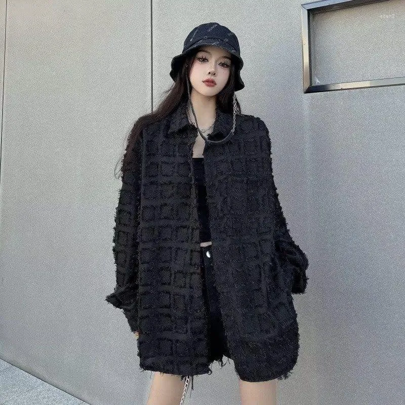 Vestes pour femmes vendant des vêtements d'extérieur à la mode chemise à manches longues à carreaux à franges noires avec tissu texturé petit parfum design haut-