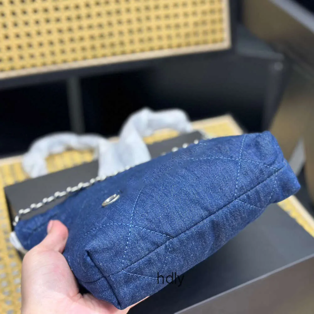 Duffel Bags Designer Luxury Påsar Kvinnor axelväska stor kapacitet handväskor mode kedja handväska damer denim bin väska bra match fin 2z2h