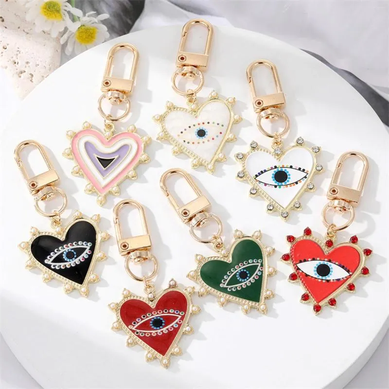 Keychains 종교 키 체인 키로 링 골드 컬러 다색 에나멜 하트 악한 눈 모방 진주 가방 자동차 전화 보석 선물을위한 진주