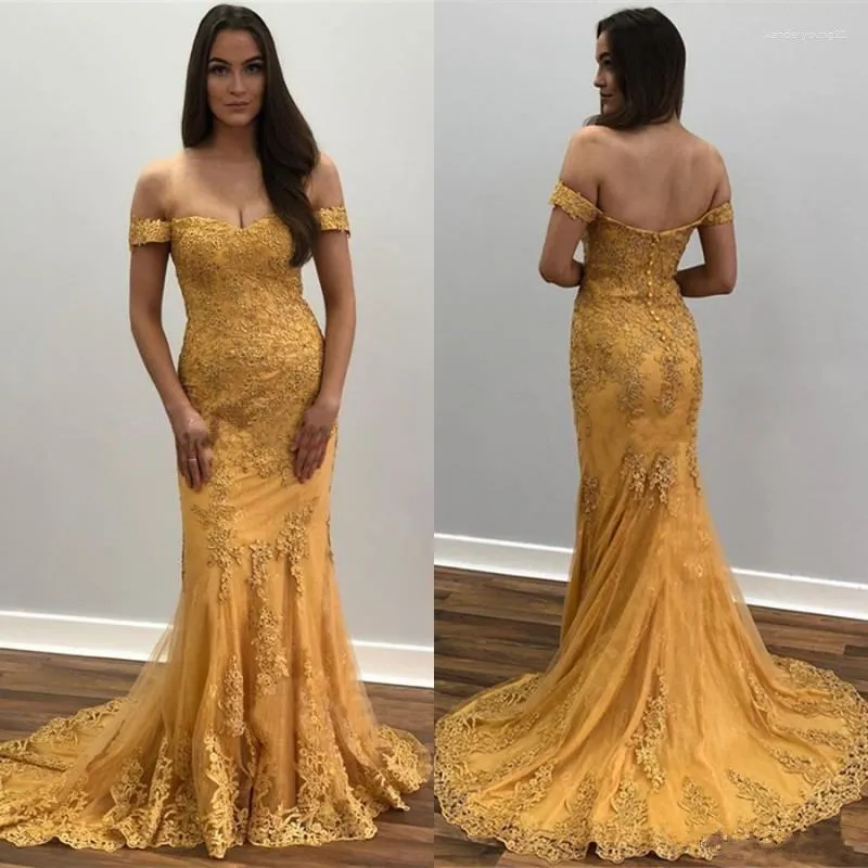 Abiti da festa Sirena sexy Prom 2023 Applicazioni di pizzo oro con spalle scoperte Abiti formali su misura senza schienale Lvestidos De Noche